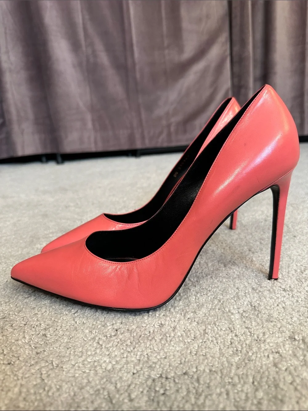 Saint Laurent Coral Leather Pointed-Toe Pumps - Picture 4 of 7